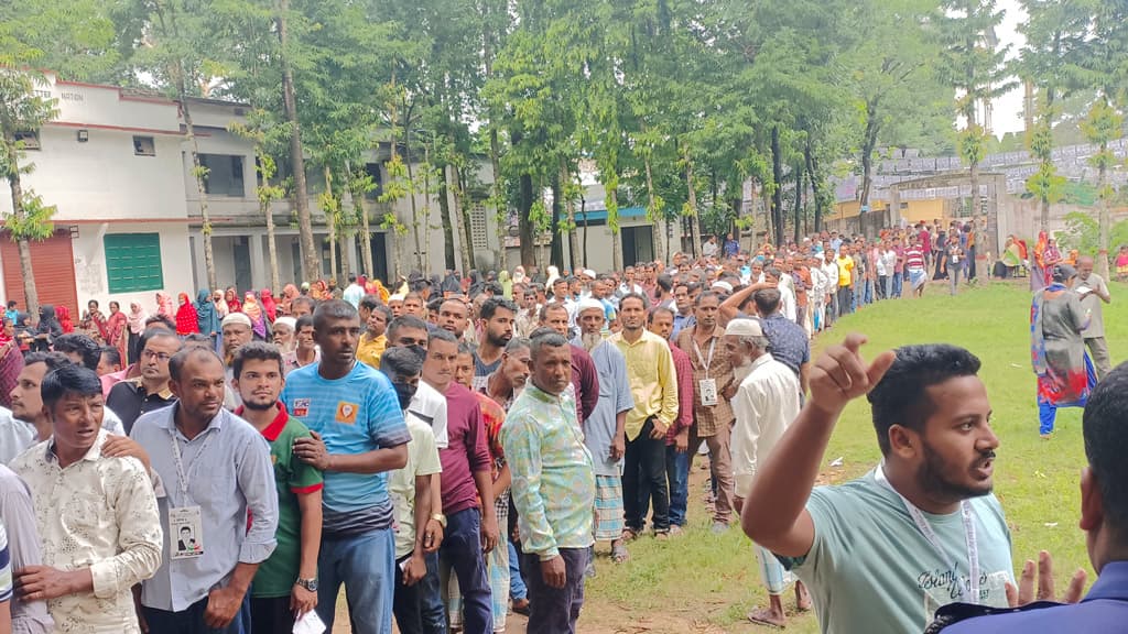 কক্সবাজার পৌরসভা নির্বাচন: ইভিএমে ভোট গ্রহণে ধীরগতি