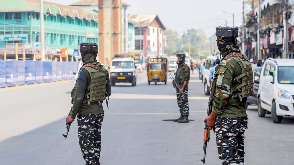 কাশ্মীরে মসজিদে মুসল্লিদের ‘জয় শ্রীরাম’ বলতে বাধ্য করার অভিযোগ ভারতীয় সেনার বিরুদ্ধে