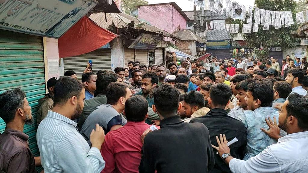 নৌকার সমর্থকেরা আমাকে লাঞ্ছিত করেছে: লক্ষ্মীপুর-১ আসনের স্বতন্ত্র প্রার্থী পবন