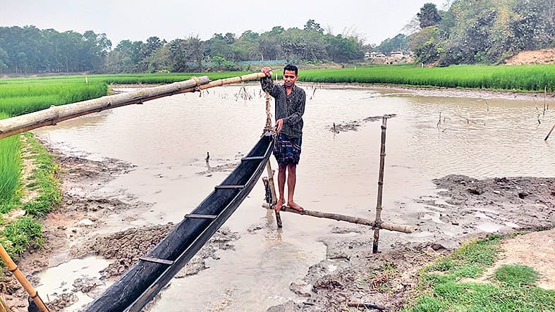 শ্রীপুরে এখনো টিকে আছে সনাতন সেচ পদ্ধতি