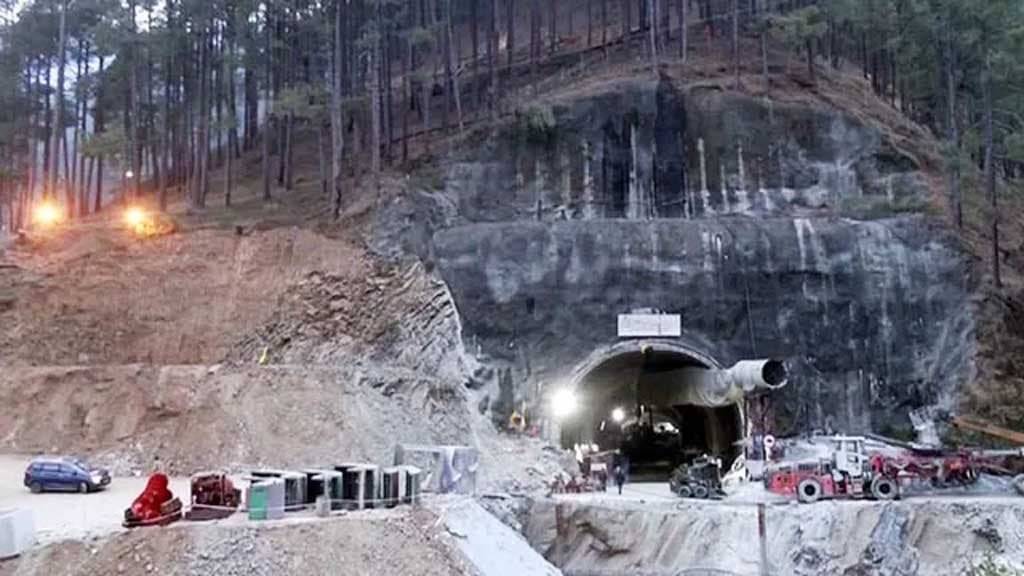 টানেলে আটকা ৪১ শ্রমিককে উদ্ধার কিছুক্ষণের মধ্যে