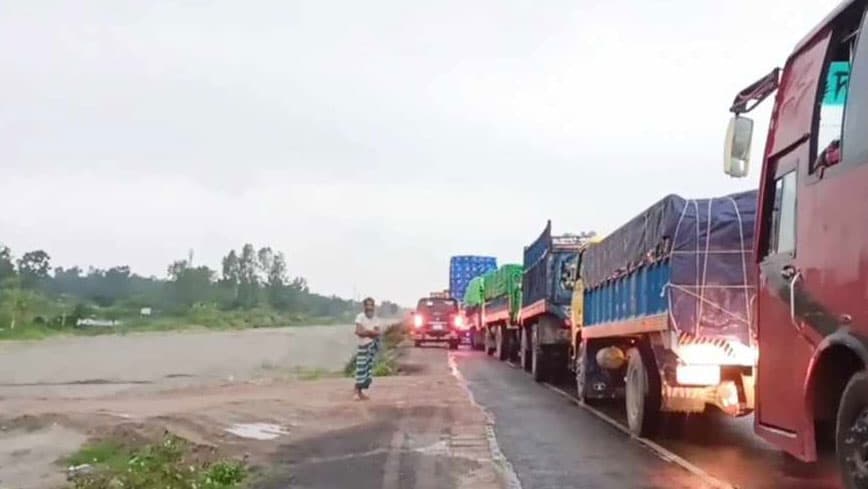 ঢাকা-টাঙ্গাইল-বঙ্গবন্ধু সেতু মহাসড়কে ১২ কিলোমিটার যানজট