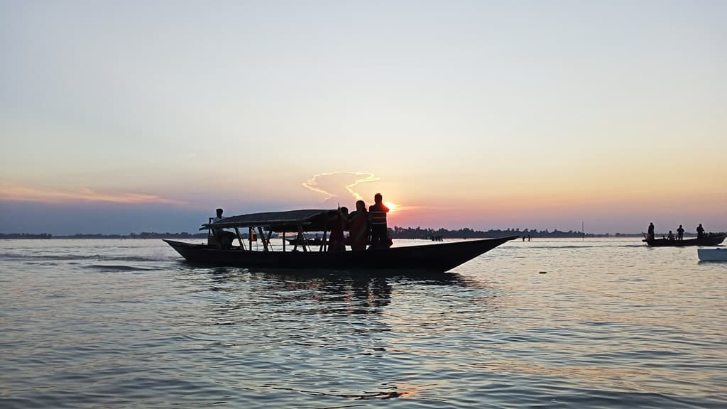 ঘুরে আসতে পারেন রৌমারি বিল