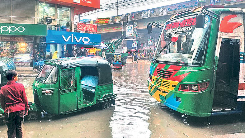 বৃষ্টি হলেই রাস্তা যেন ‘পুকুর’