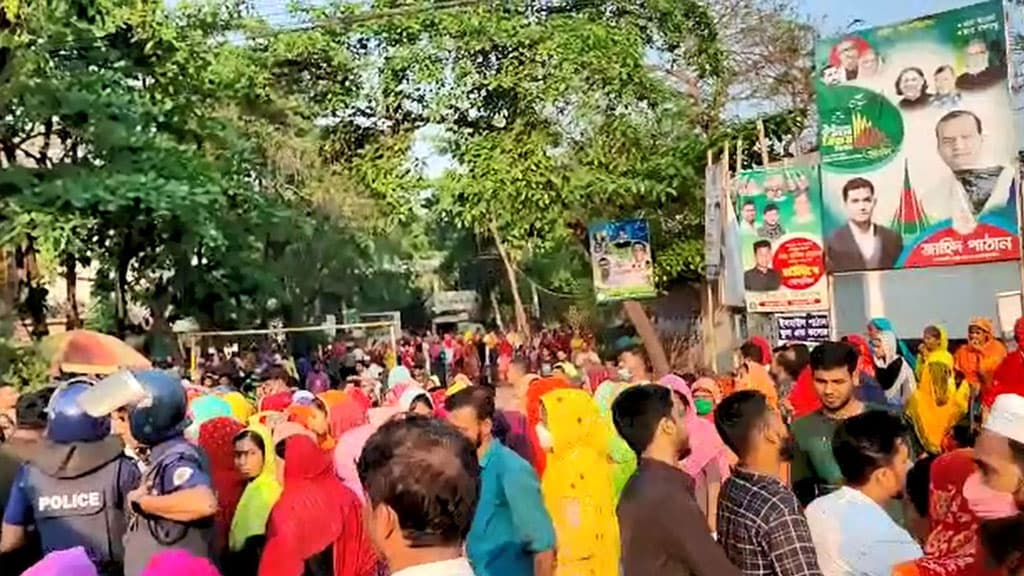 গাজীপুরে কেয়া নিট কম্পোজিট কারখানায় বকেয়ার দাবিতে শ্রমিক অসন্তোষ