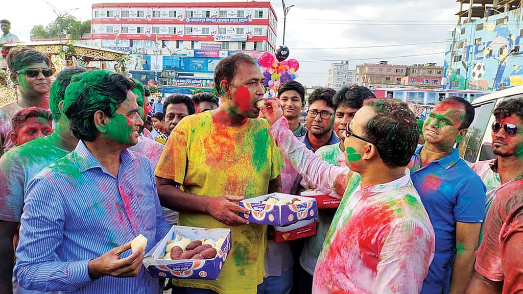 পদ্মা সেতু উদ্বোধনে আনন্দ শোভাযাত্রা, মিষ্টি বিতরণ