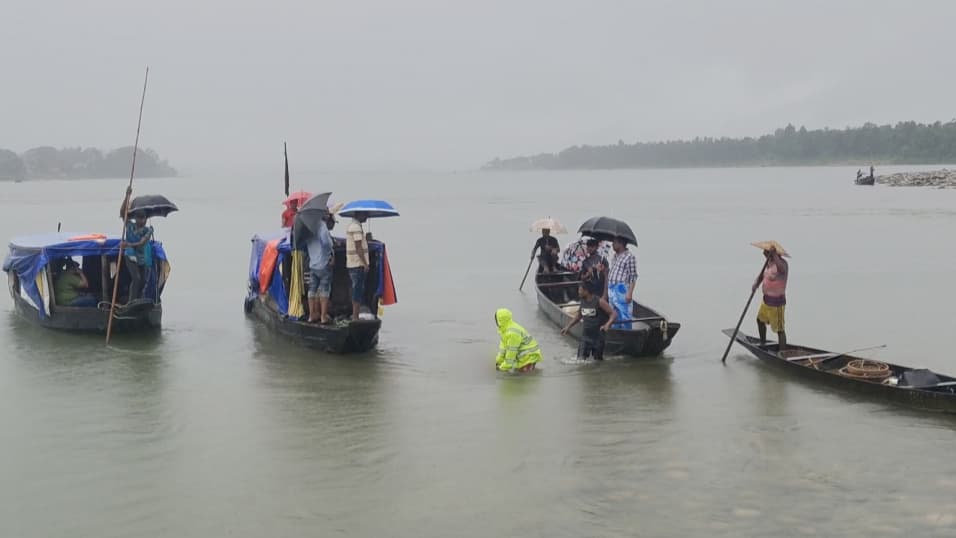 জাফলংয়ে নদীতে গোসল করতে নেমে নিখোঁজ পর্যটকের লাশ উদ্ধার