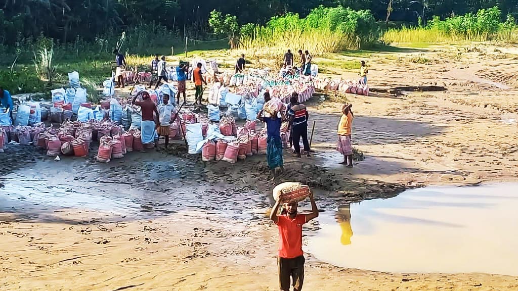 বাঁধ মেরামতে এলাকায় স্বস্তি