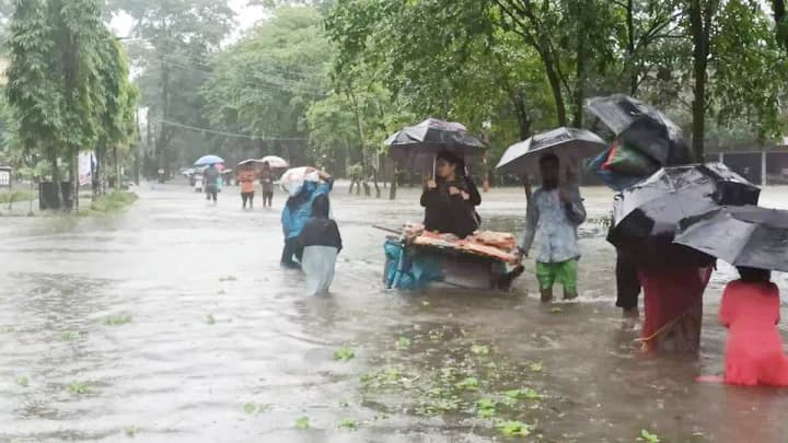 সিলেটের পানিবন্দী মানুষের পাশে ফায়ার সার্ভিস, ছুটি বাতিল