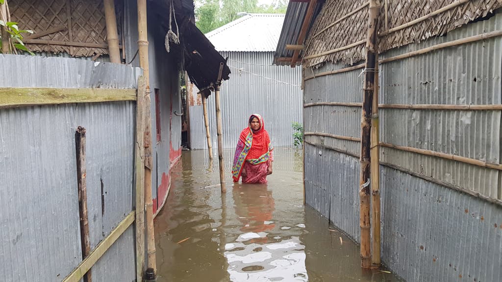 বিপৎসীমায় তিস্তার পানি, ৩০০ পরিবার পানিবন্দী