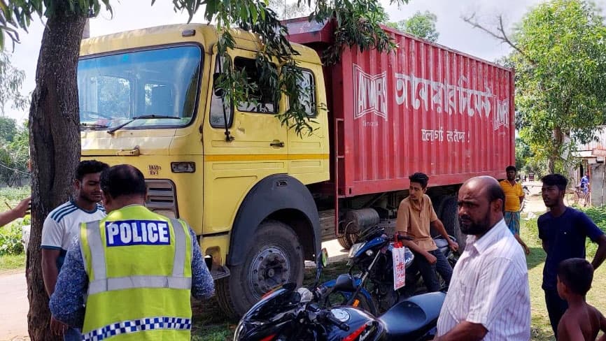 টাঙ্গাইলে কাভার্ড ভ্যানের চাপায় কলেজছাত্র নিহত