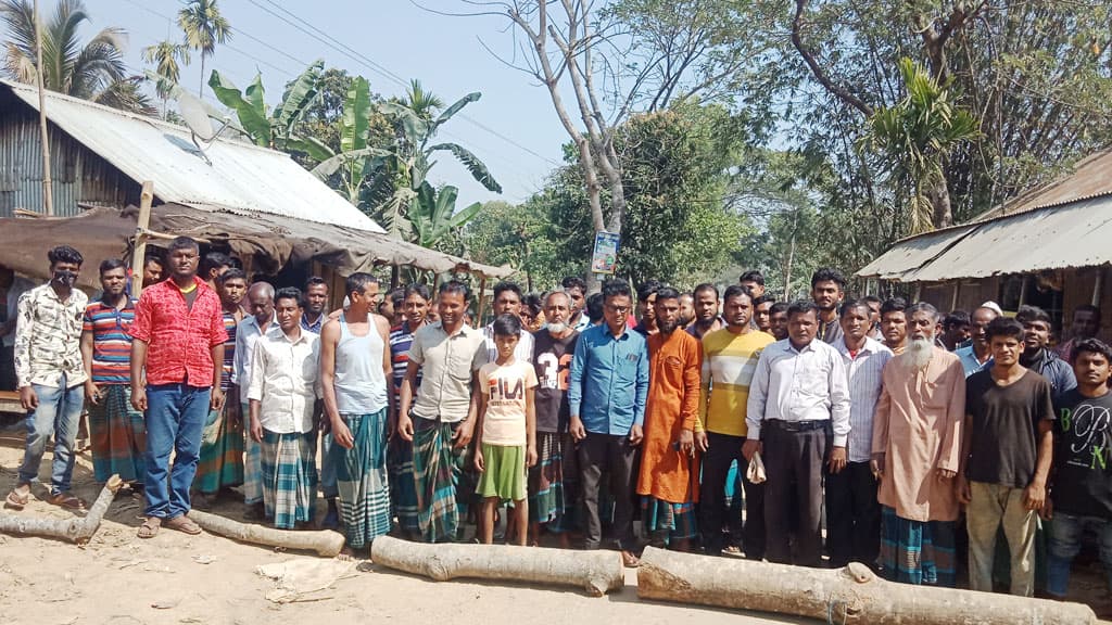 সড়ক দুর্ঘটনায় স্কুলছাত্র নিহতের ঘটনায় সড়ক অবরোধ