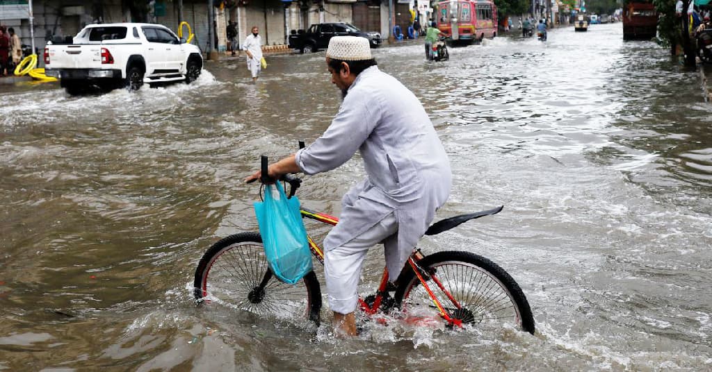 পাকিস্তানে বন্যায় মৃতের সংখ্যা বেড়ে ৫৮০