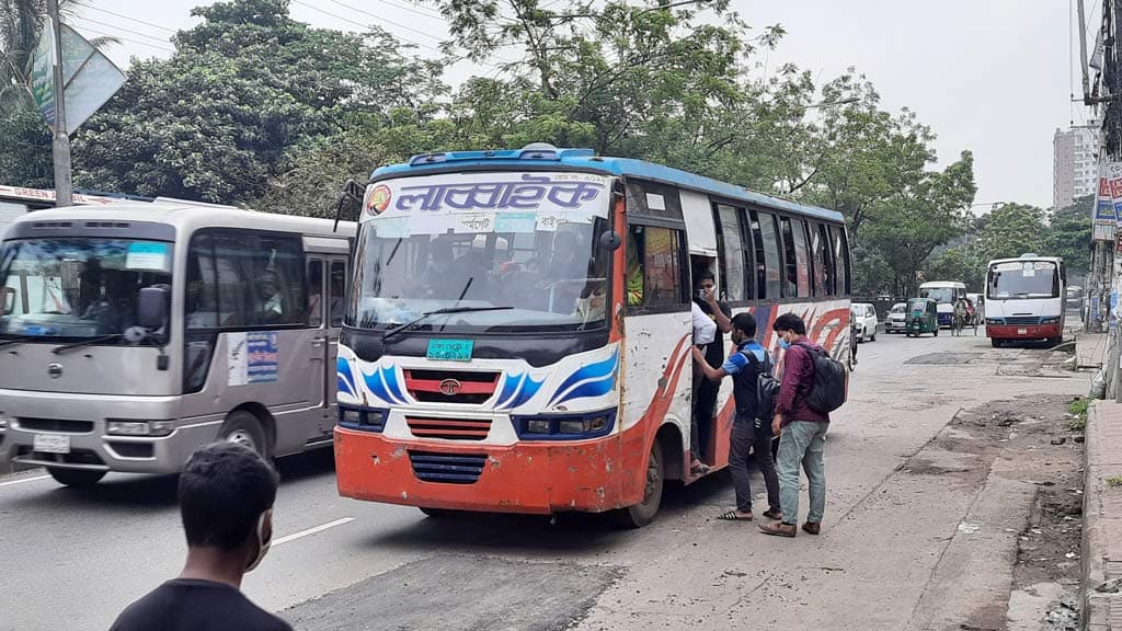 ১৯ দিন পর সড়কে গণপরিবহন, স্বস্তিতে যাত্রীরা 