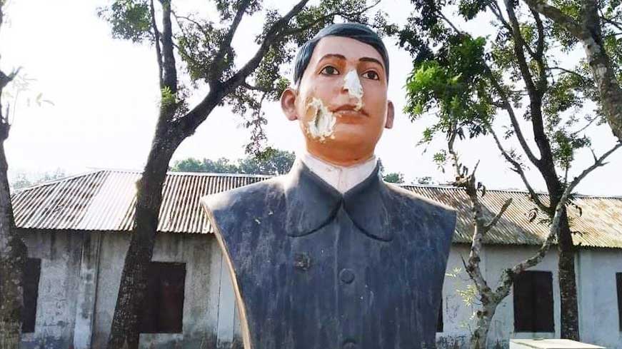 দশ মাসেও সংস্কারের উদ্যোগ নেই বিপ্লবী বীর বাঘা যতীনের ভাস্কর্যের