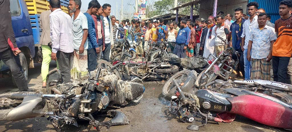 সিরাজগঞ্জে বিএনপি-আওয়ামী লীগ সংঘর্ষ, আহত ১০