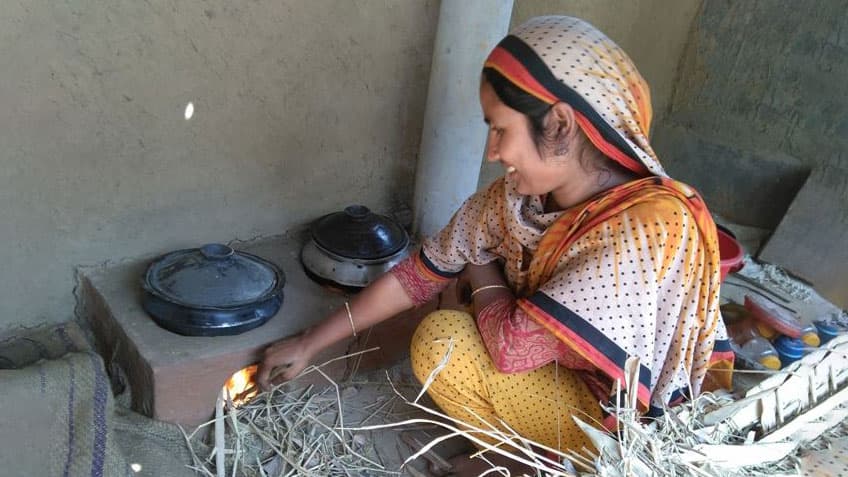 তানোরে এখন কান্না ছাড়াই রান্না হয়