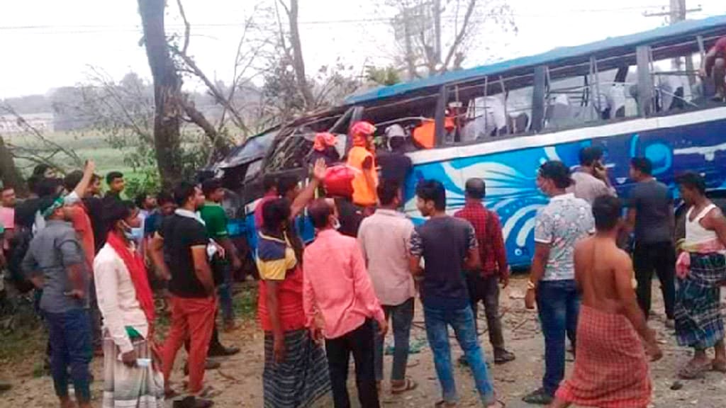 মহাসড়কে বেড়েছে দুর্ঘটনা