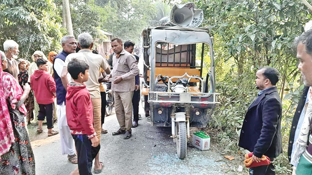 দুই স্বতন্ত্র চেয়ারম্যান প্রার্থীর প্রচার গাড়িতে হামলা, ভাঙচুর