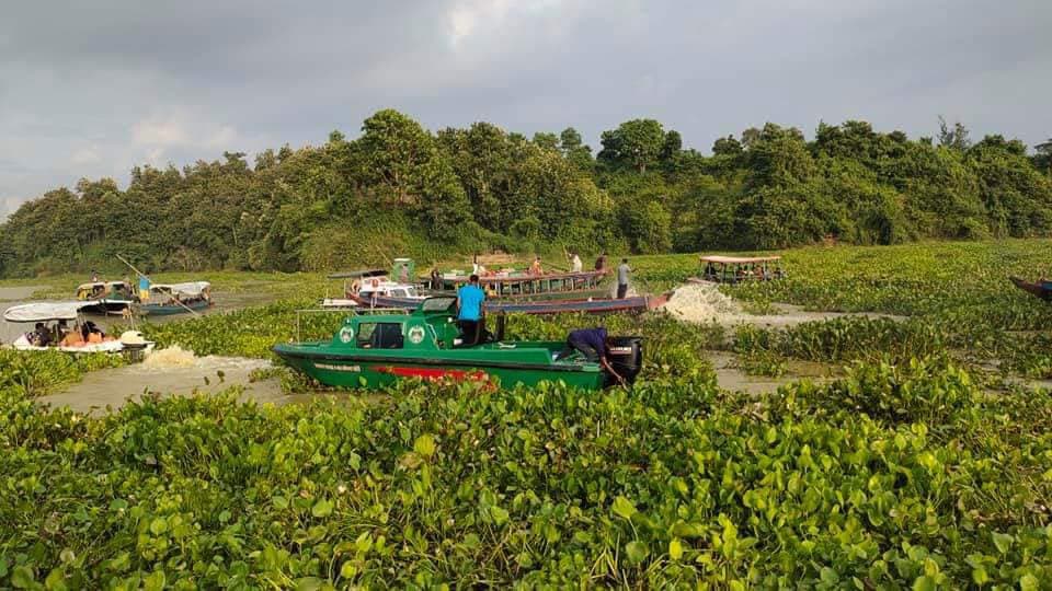 নৌপথে কচুরিপানায় বিড়ম্বনা