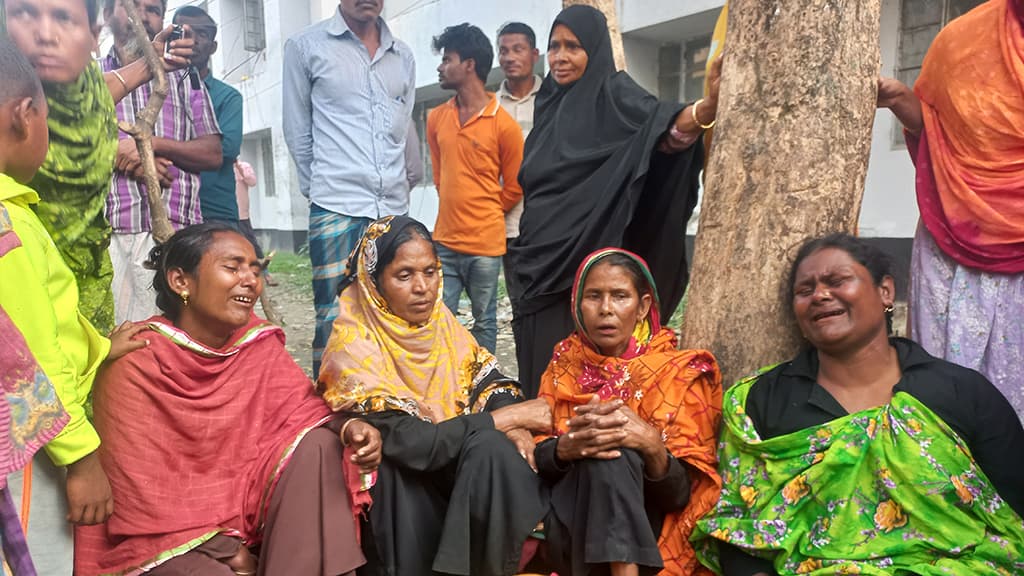 ‘আমার ছেলে কই গেল? আমার ছেলেরে ফিরাইয়া দেও’