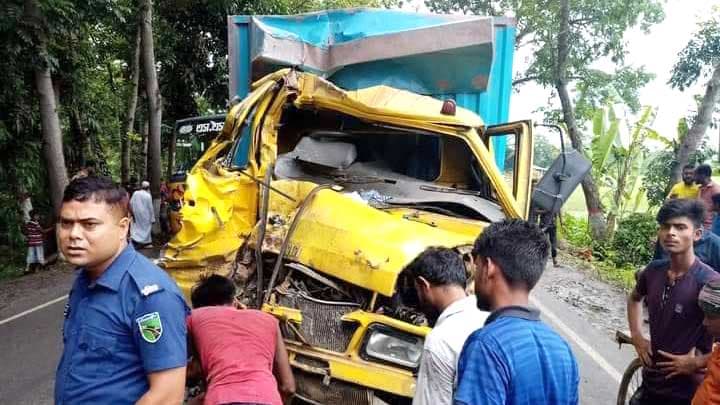 গৌরনদী ও উজিরপুরে পৃথক সড়ক দুর্ঘটনায় ২ চালক নিহত