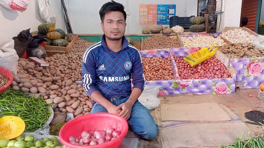 ‘দ্যাশোত কি এমন হইলে যে এক রাইতোতে পেঁয়াজের দাম দ্বিগুণ’