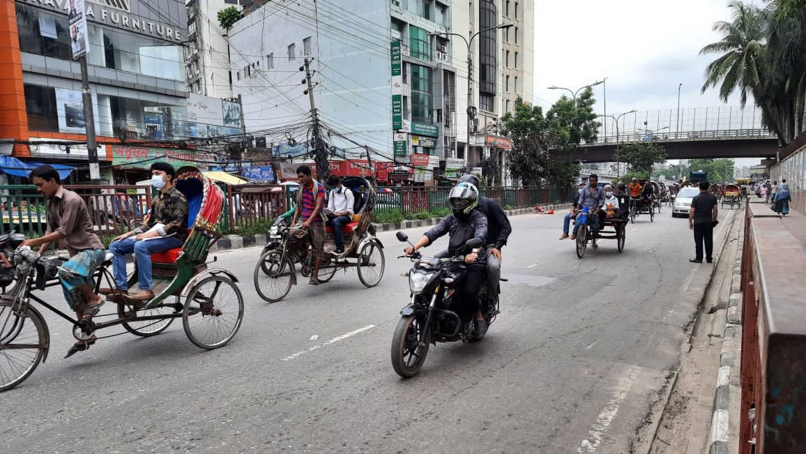 নির্দেশনা অমান্য করে মোটরসাইকেলে দুজন