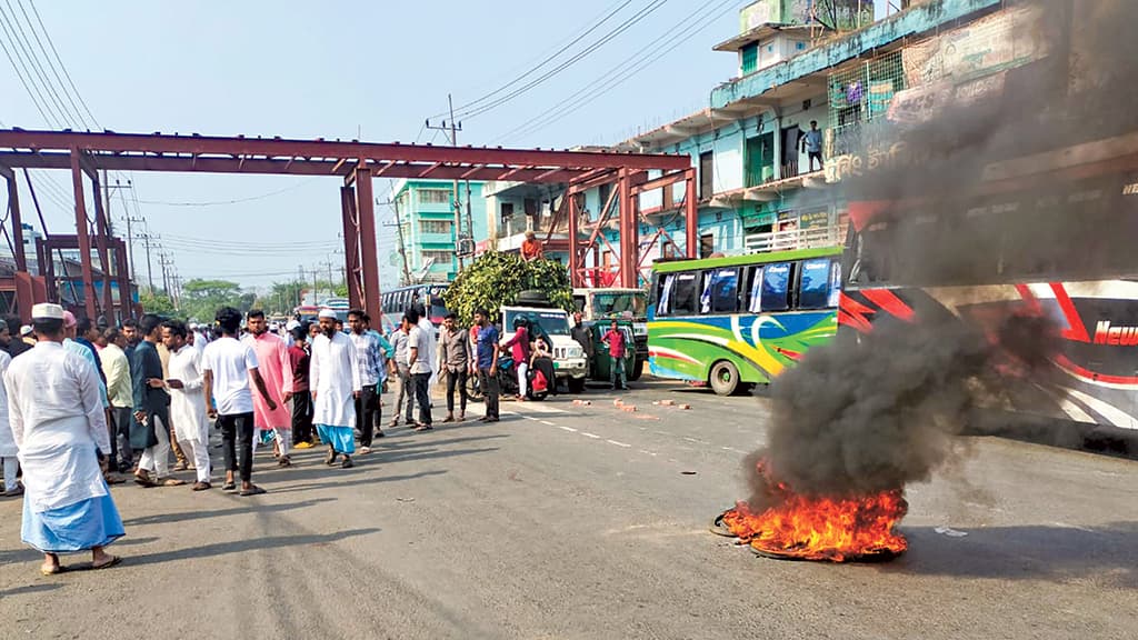 চবির শিক্ষার্থীদের ওপর বহিরাগতদের হামলা, আহত ৫