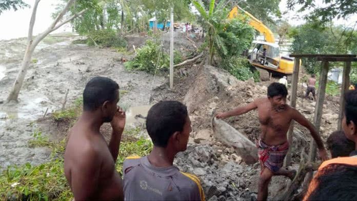 ঝুঁকিপূর্ণ ১৭ বাঁধ, আতঙ্কে ৫০ গ্রামের মানুষ