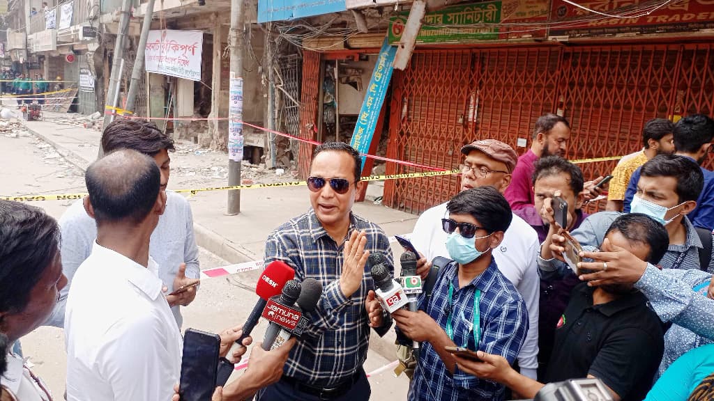 ৯টি পিলার ক্ষতিগ্রস্ত, ভবন স্থিতিশীল করতে কাজ চলছে: রাজউক 