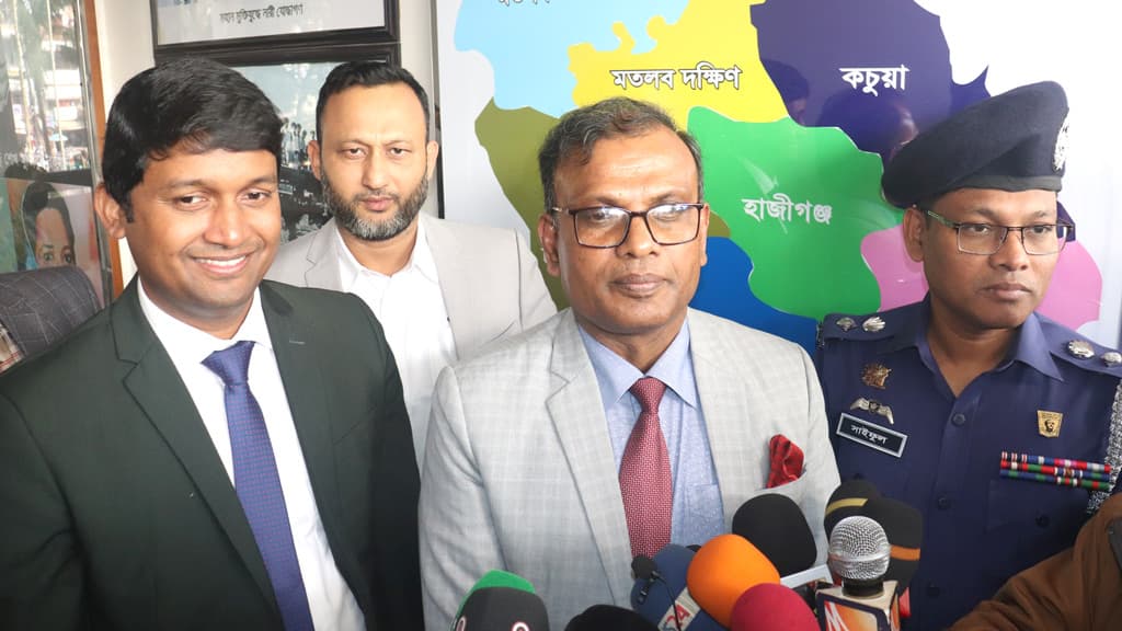 স্বতন্ত্র প্রার্থীদের মাঠে থাকতে হবে, তাঁদের শক্তি ও সামর্থ্য আছে: ইসি আনিছুর 