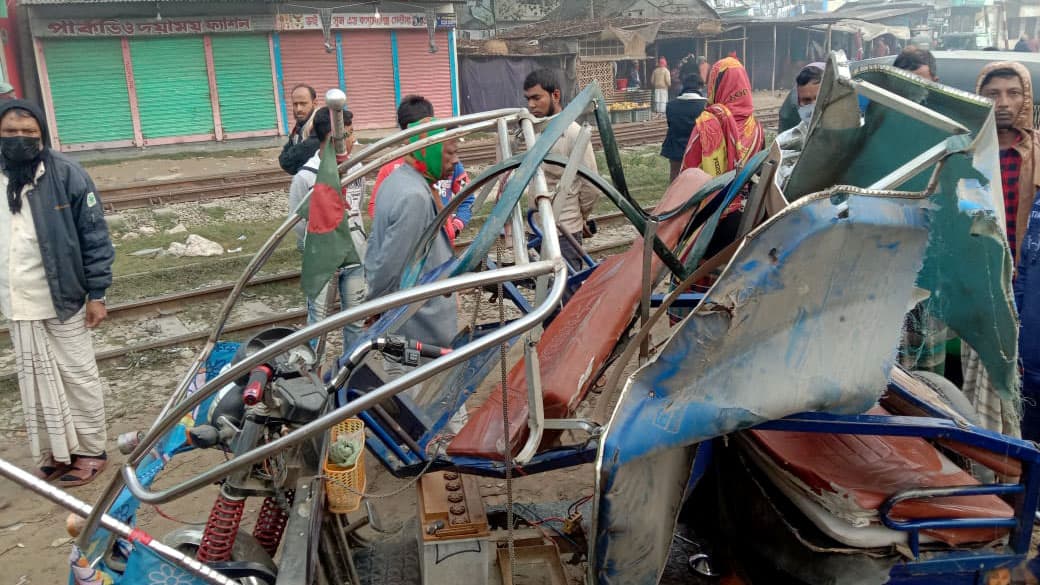 রায়পুরায় ট্রাক চাপায় মাছ ব্যবসায়ী নিহত, আহত ২ 