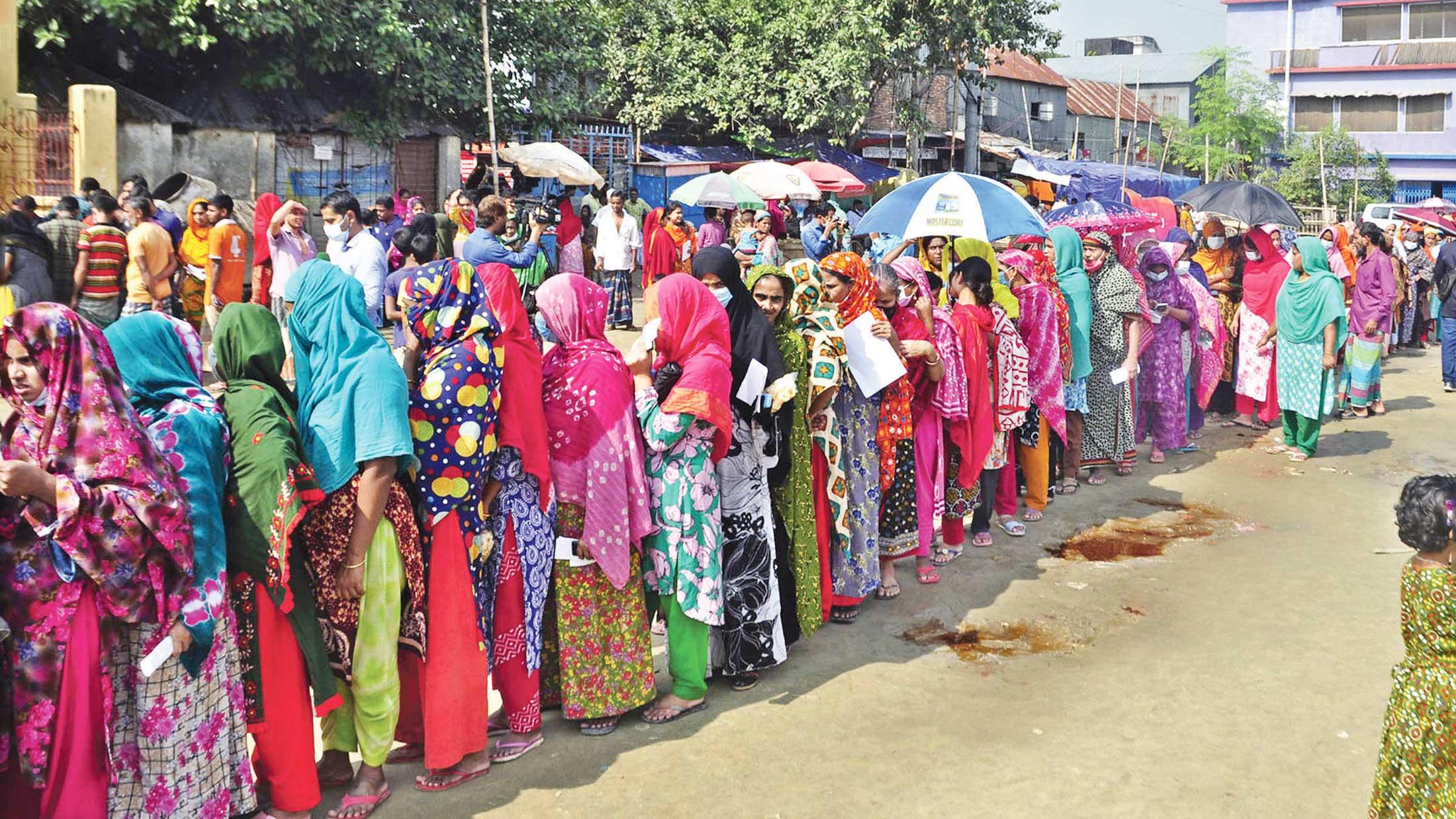 টিকা পেল কড়াইল বস্তির ৬ হাজার বাসিন্দা