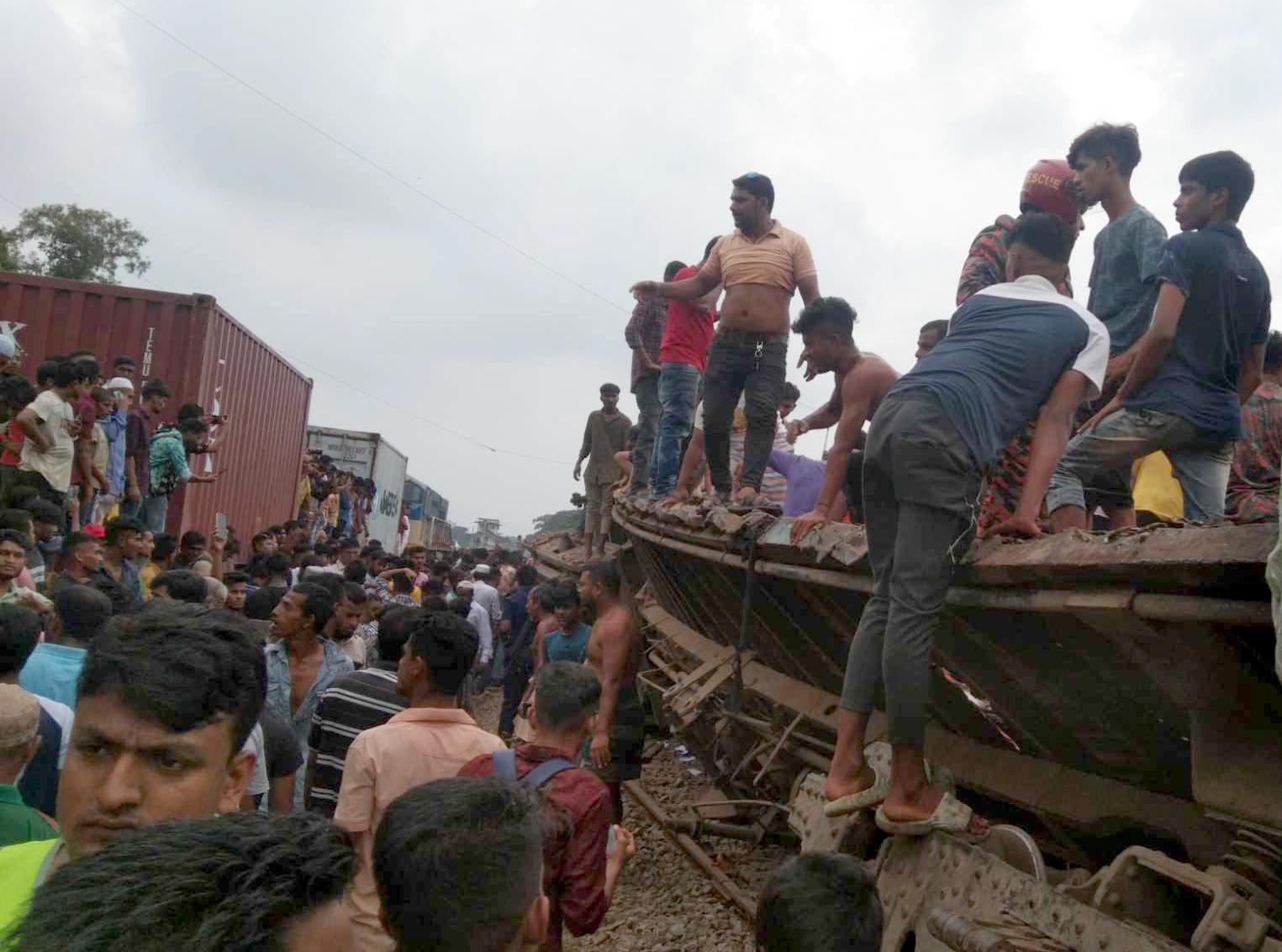 ভৈরবে যাত্রীবাহী ও মালবাহী ট্রেনের সংঘর্ষ, ১৫ লাশ উদ্ধার