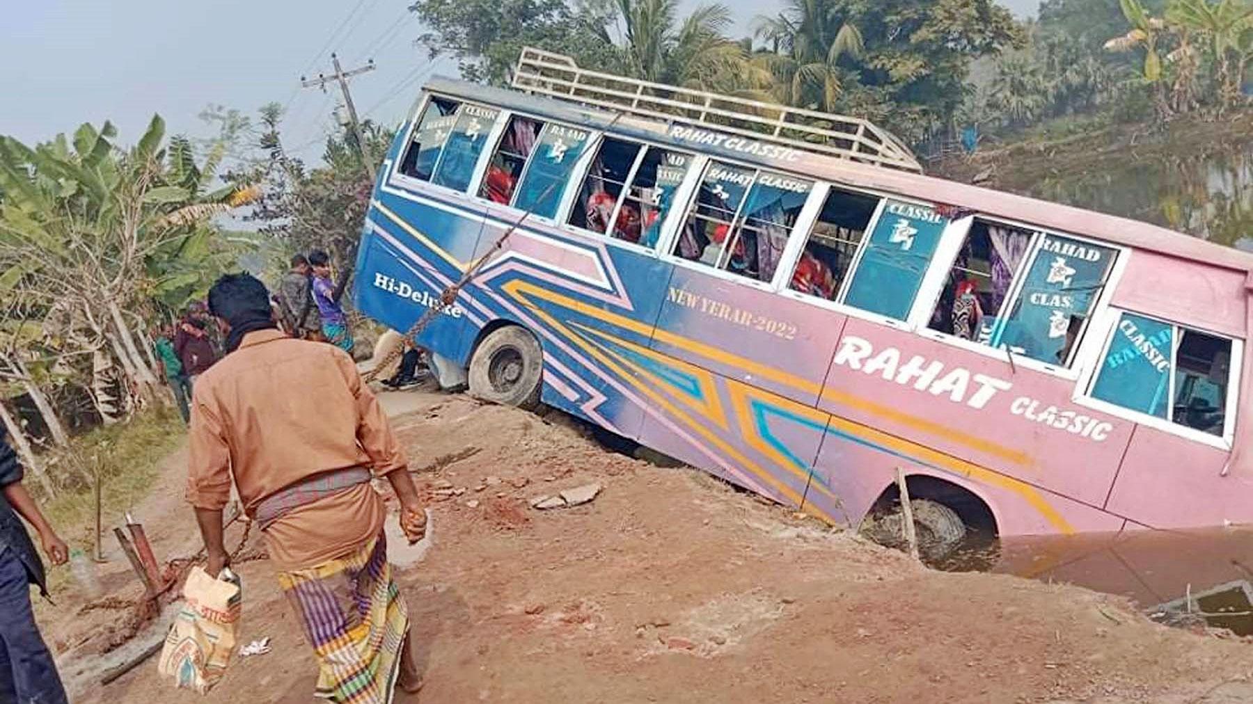 ফকিরহাটে দুর্ঘটনার ৩ দিন পর মিলল হেল্পারের লাশ