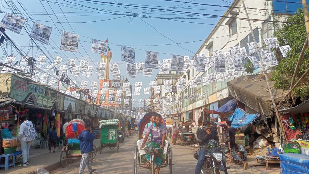 ঢাকা ১৪: যতদূর চোখ যায়—নৌকার পোস্টার, অন্যরাও বাঁধছেন আঁটঘাট