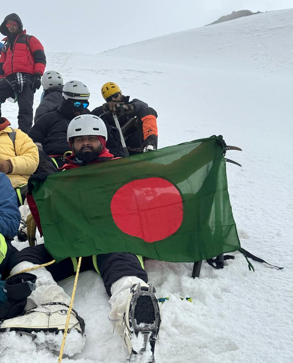 ফ্রেন্ডশিপ পর্বতে জাফরের সফল অভিযান