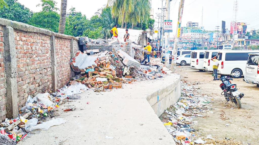 উচ্ছেদে ক্ষতি ব্যবসায়ীদের