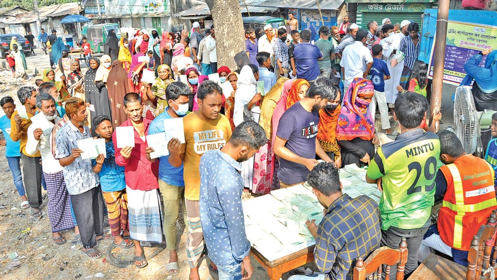 কার্ড পেয়ে সন্তোষ অব্যবস্থাপনায় ক্ষোভ