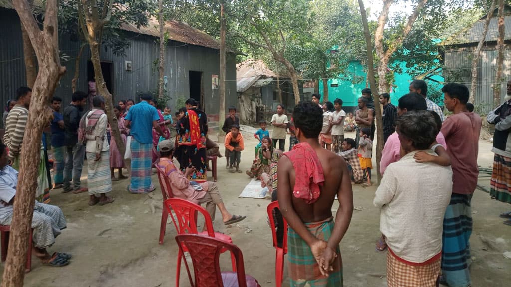 রায়পুরায় পৃথক স্থানে ট্রেনের ধাক্কায় নিহত ২ 