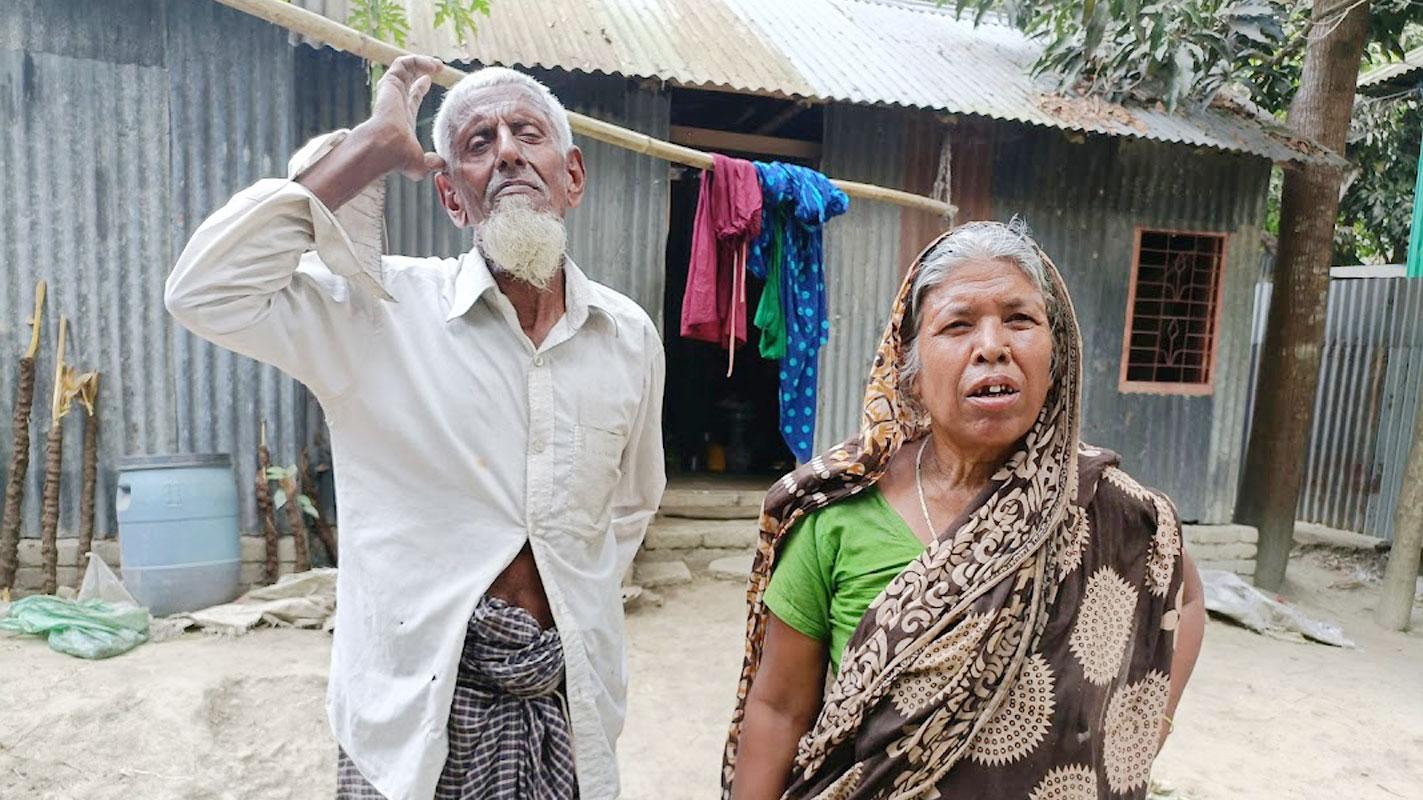 ‘বাজারে যাইতে ভয় করে’