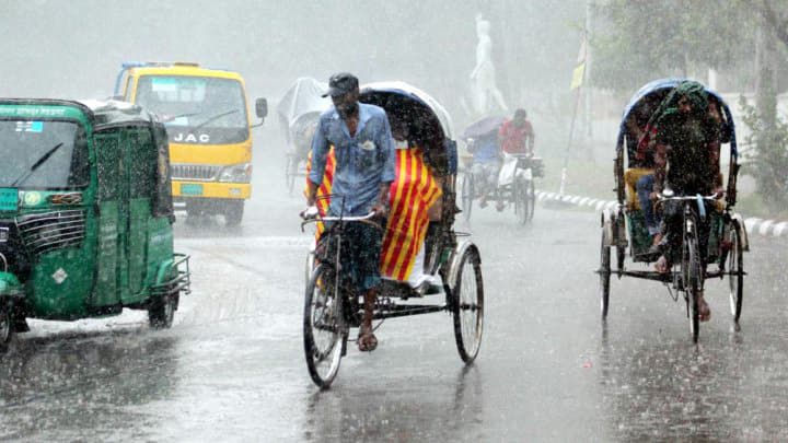 আজও বিভিন্ন জায়গায় ভারী বর্ষণ হতে পারে