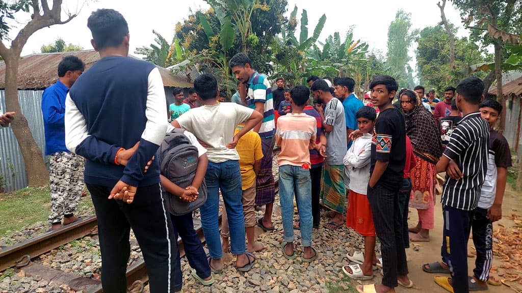 বগুড়ায় ট্রেনে কাটা পড়ে হোটেল কর্মচারীর মৃত্যু