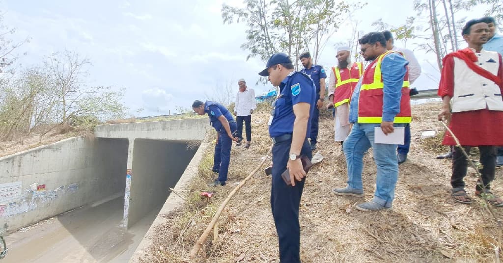 শিবচরে বাস দুর্ঘটনাস্থল পরিদর্শন করেছে তদন্ত কমিটি 