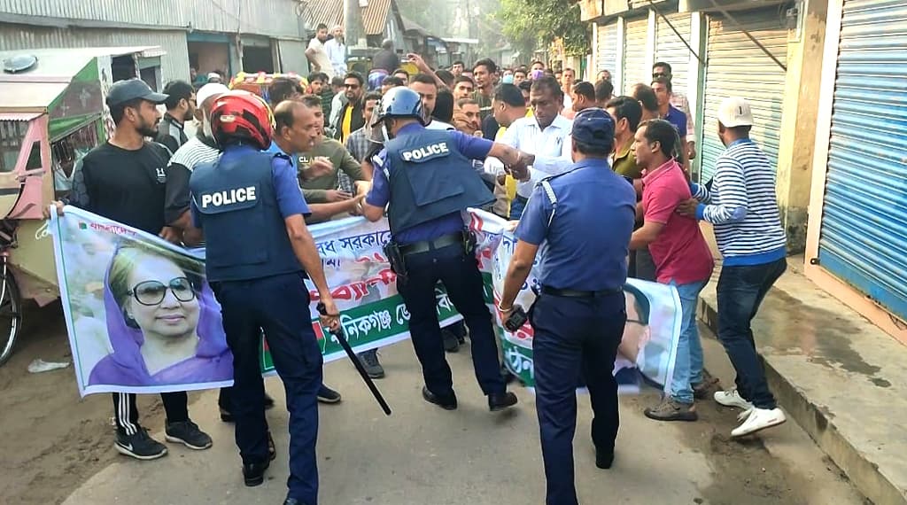 মানিকগঞ্জে বিএনপির নেতা-কর্মীদের সঙ্গে পুলিশের পাল্টাপাল্টি ধাওয়া, আটক ৫