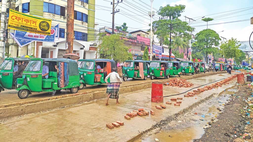 সিলেট-সুনামগঞ্জ মহাসড়কে যত ভোগান্তি ১২০০ মিটারে