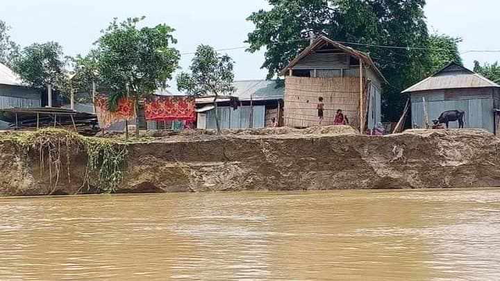 বকশীগঞ্জে পানিবন্দী ১০ হাজার পরিবার, শুরু হয়েছে নদীভাঙন