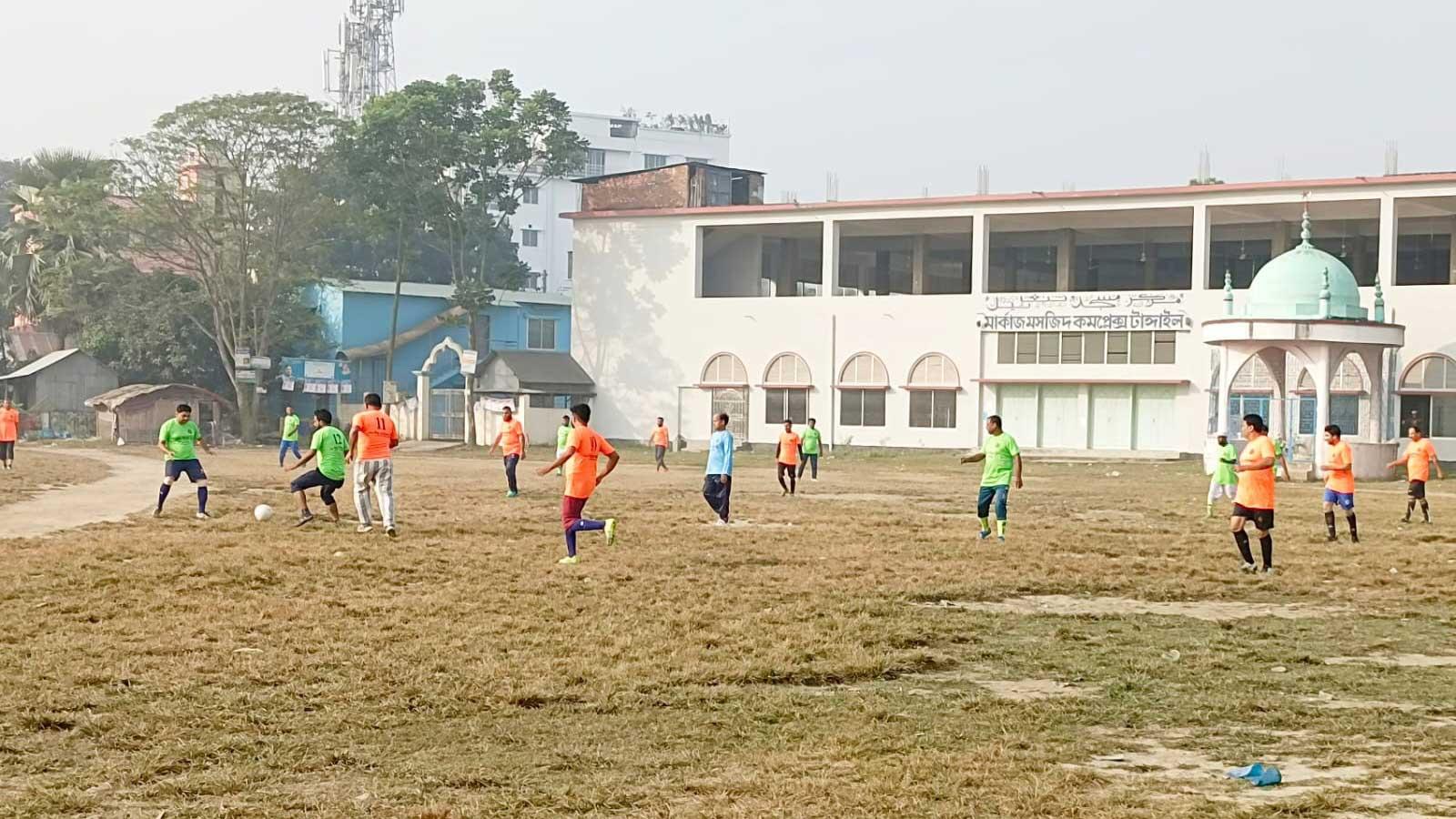 টাঙ্গাইলে প্রীতি ফুটবল ম্যাচ ও বৃক্ষরোপণ