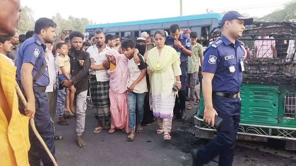 ট্রাকের ধাক্কা খেয়ে আগুন, অটোরিকশার ভেতরেই দগ্ধ হয়ে চালকের মৃত্যু